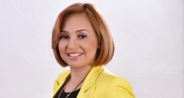 Periodista Glenys Robles se integra al staff del Kontrol de la Mañana