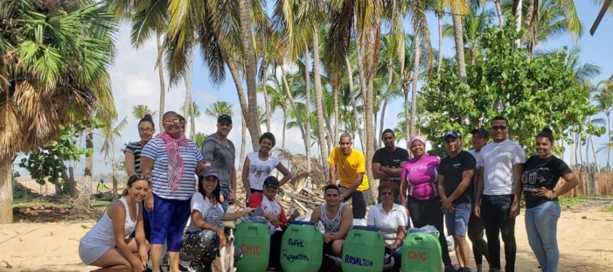 Hoteles Blue Diamond Resorts realiza jornada de limpieza en la playa pública de Uvero Alto