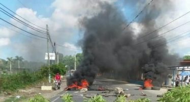 Fuertes enfrentamientos en huelga en El Seibo dejan varios heridos