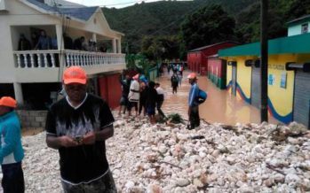 Inundaciones causan daños en Barahona tras fuertes lluvias