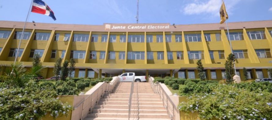 JCE informa 155 municipios y 233 distritos concluyeron cómputo electoral al 100%