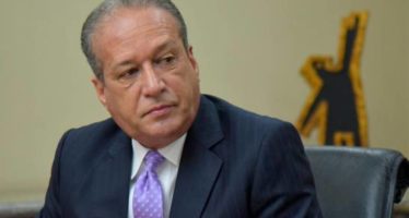 Cae el segundo: Reinaldo Pared retira precandidatura