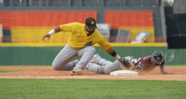 Gigantes ganan a las Águilas partido benéfico del Club Rotario