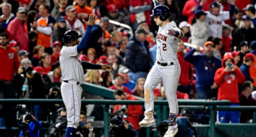 Serie Mundial; Astros derrotan a los Nacionales para colocar serie 2-2