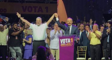 Danilo Medina participa en cierre de campaña de Gonzalo y lo señala como la “Sangre nueva”