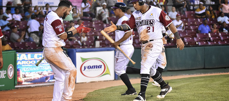 Gigantes vencen a las Estrellas 8-5