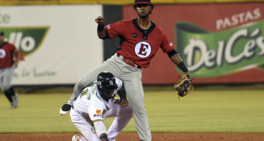 Escogido se mantiene invicto al derrotar a las Estrellas 5-3