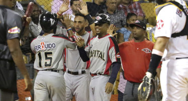 Los Leones continúan mostrando su fortaleza; vencen a las Águilas en Santiago