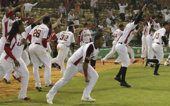 Leones vencen a las Estrellas y suman tres victorias