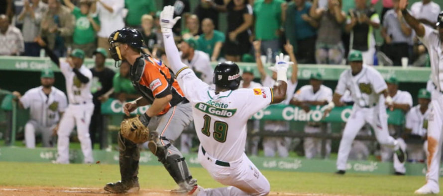 Las Estrellas blanquean a los Toros en su primer encuentro