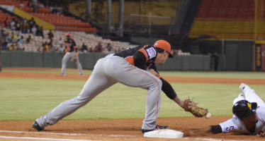 Águilas ganan tercer partido en línea; blanquean a los Toros 4-0