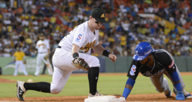 Águilas derrotan al Licey en Santiago