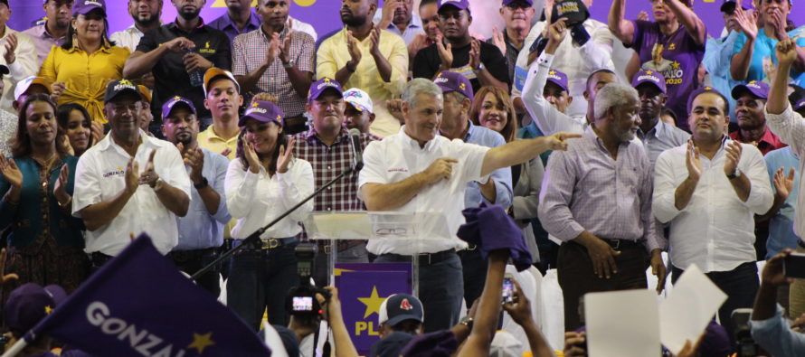 Gonzalo recorre Hato Mayor; juramentan candidatos a cargos municipales