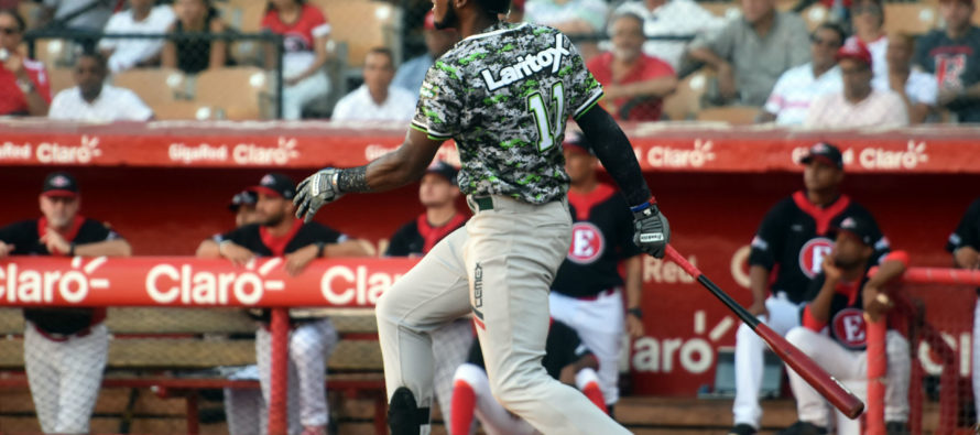 Lewin Díaz lleva a Estrellas a la victoria sobre los Leones por segundo día seguido