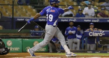 Licey derrota 3-2 a los Leones en 13 innings