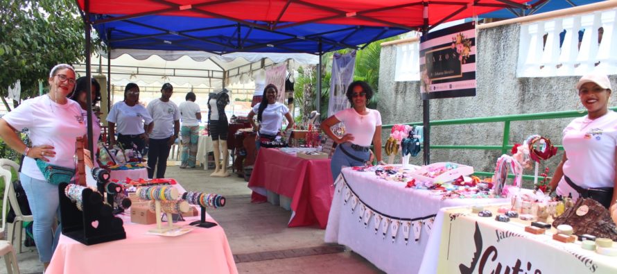 Emprendedores y artesanos exponen sus productos en el NORCECA; parada Hato Mayor