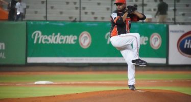 Pitcheo de Hernández y Espino guía victoria de Toros sobre Leones