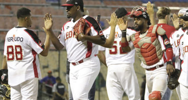 Leones triunfan ante las Estrellas 2-1