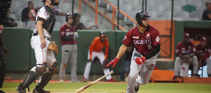 Gigantes blanquean a los Toros 4-0