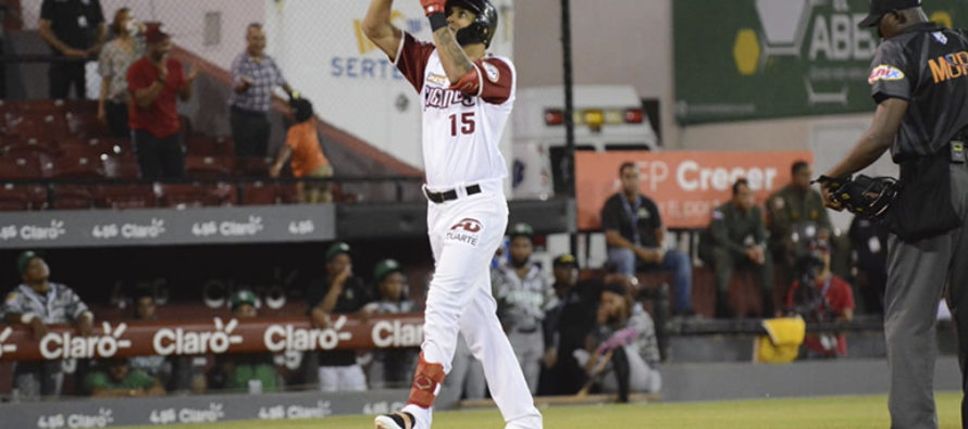 Gigantes superan a las Estrellas y empatan en tercer lugar con el Licey