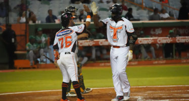 Toros blanquean a las Estrellas; logran su 10ª victoria seguida