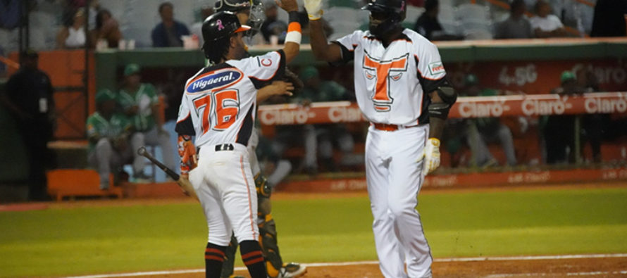 Toros blanquean a las Estrellas; logran su 10ª victoria seguida