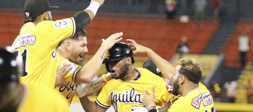 Águilas dejan en terreno a los Toros; Ronny Rodríguez pegó 2 jonrones