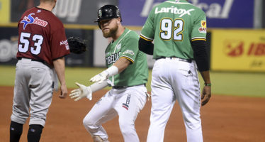 Las Estrellas derrotan a los Gigantes 4-3; siguen a tres partidos del cuarto lugar