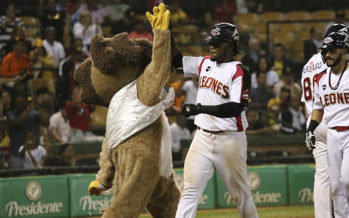 Leones derrotan 10-2 a las Águilas; Franchy Cordero impulsó 4