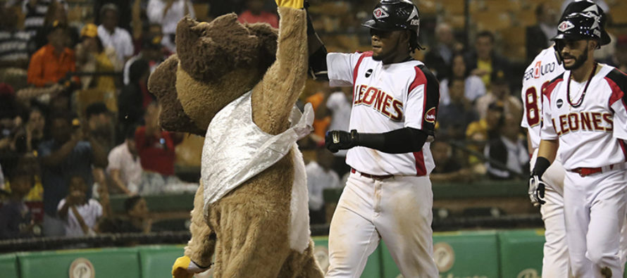 Leones derrotan 10-2 a las Águilas; Franchy Cordero impulsó 4