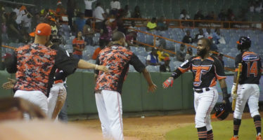 Toros a terminan con 12 triunfos seguidos al derrotar a los Leones