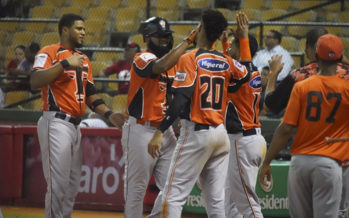 Toros continúan firmes en la primera posición; superan a los Leones 5-4