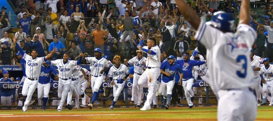 Licey consigue pase a la final al dejar en el terreno a las Águilas; la final inicia este lunes