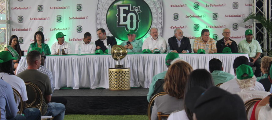 Estrellas entregan anillos de campeones