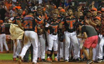 Toros hacen historia y se colocan a un paso de la corona