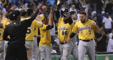 Águilas derrotan a los Tigres y se acercan a 1.0 partido en RR