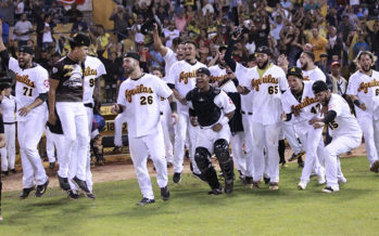 Águilas derrotan a los Toros en Santiago