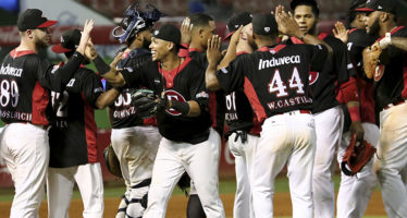 Leones se imponen ante Toros 3-2 y empatan en la segunda posición