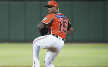 Toros blanquean a las Águilas 4-0; Peralta lanza magistral