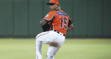 Toros blanquean a las Águilas 4-0; Peralta lanza magistral