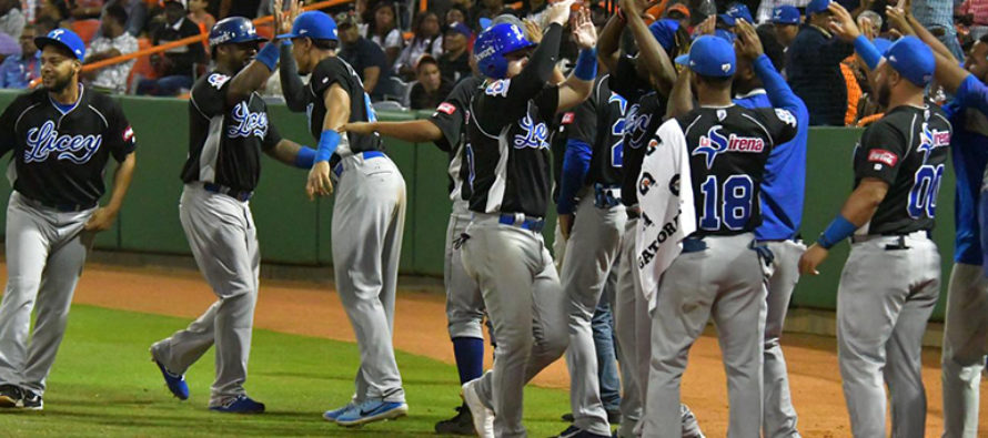 Tigres apalean a los Toros 17-2 en primer juego de la Serie Final