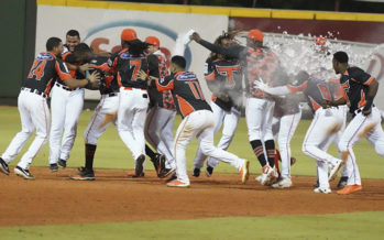 Los Toros llegan a su triunfo 10 del RR al vencer a los Leones