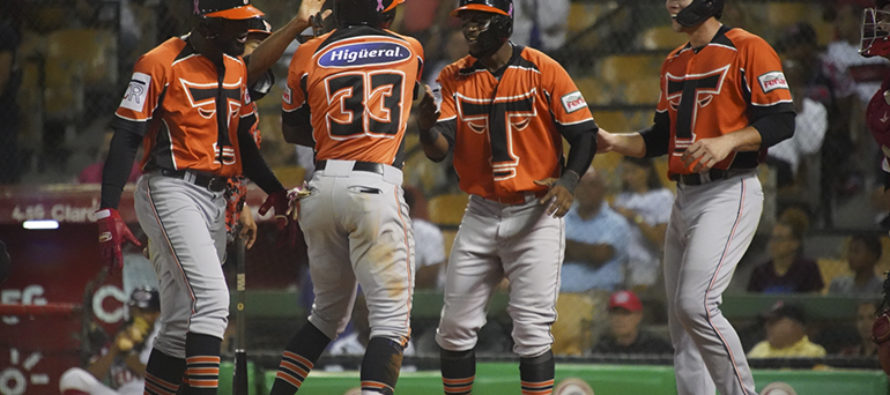 Toros derrotan a los Tigres y suman 12 victorias en el RR