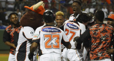 Toros consiguen segundo triunfo ante Licey en la serie final