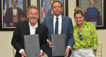 MINERD firma acuerdo con fundación Ricardo Montaner para construcción y cogestión de centro educativo