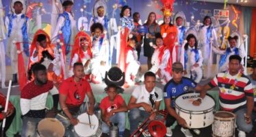 Celebran con éxito Gala Nacional del Carnaval Escolar con participación de comparsas de las 18 regionales educativas