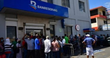 Amplían horario de los bancos para evitar aglomeraciones