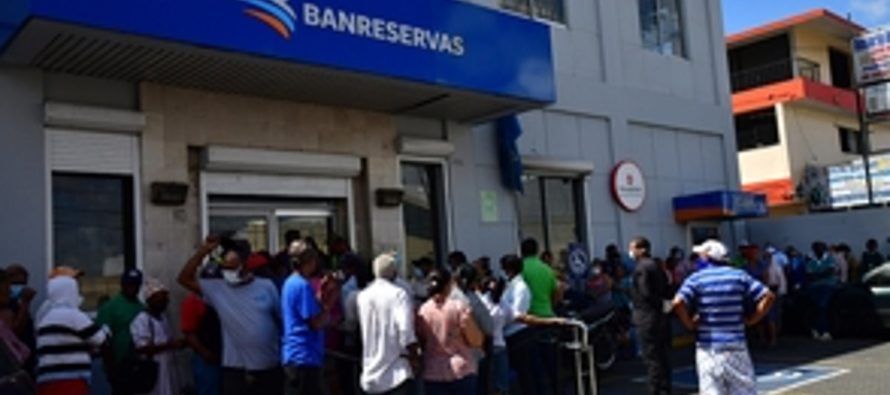 Amplían horario de los bancos para evitar aglomeraciones