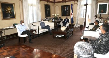 Danilo Medina se reúne con funcionarios; pasa balance a medidas tomadas ante coronavirus