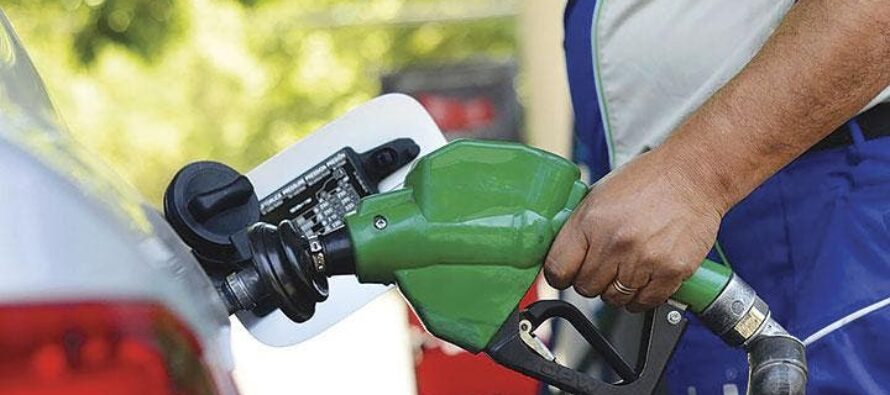 Se mantienen en alza precios de los combustibles